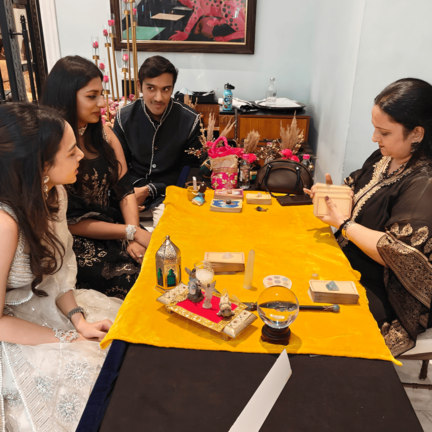 Celebrity tarot card reader in Mumbai