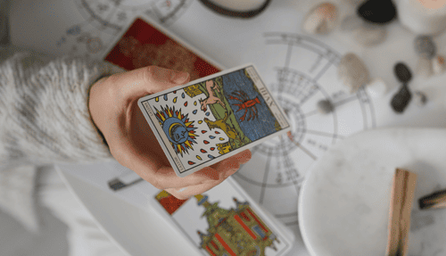 Tarot card reader in Mumbai